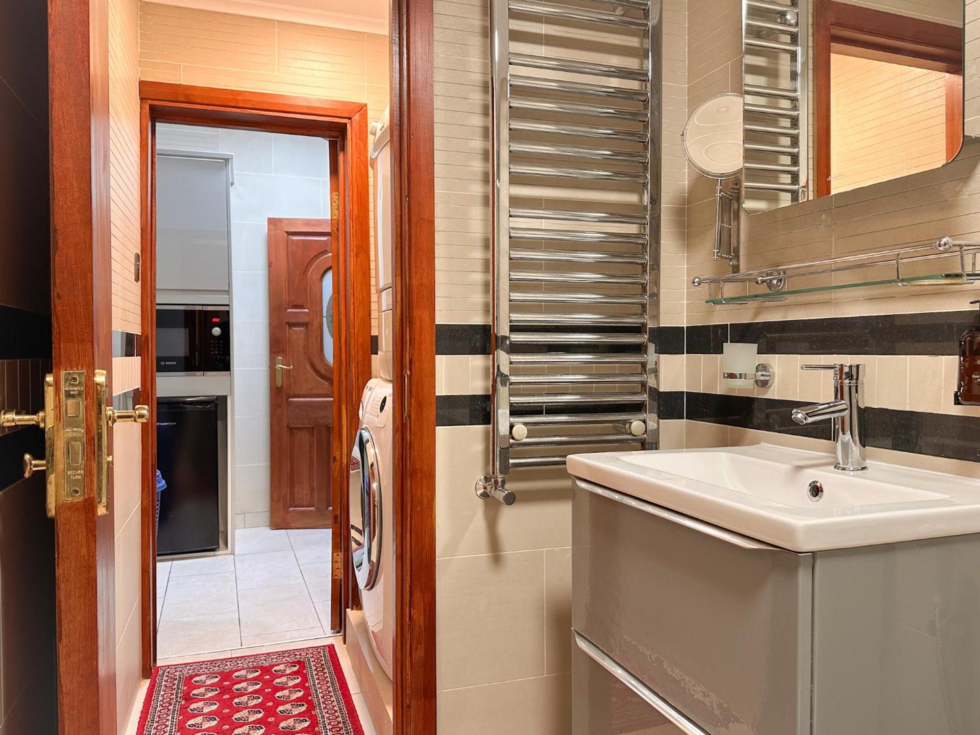 Spacious 2 Bedroom Flat Near Hyde Park By Beiroom Apartment