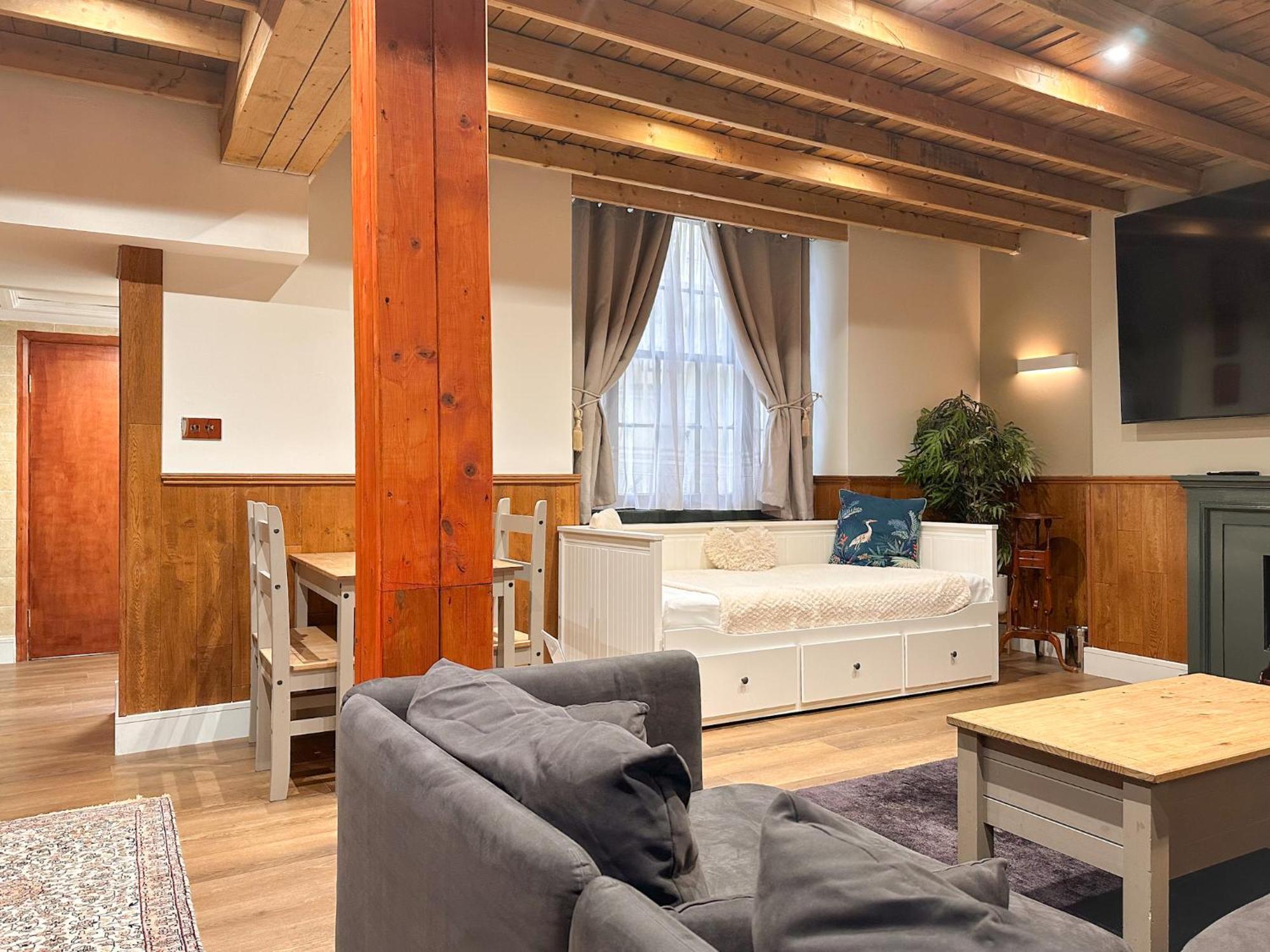 Spacious 2 Bedroom Flat Near Hyde Park By Beiroom *